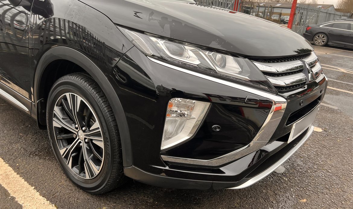 Smart repair on bumper corner of Mitsubishi car